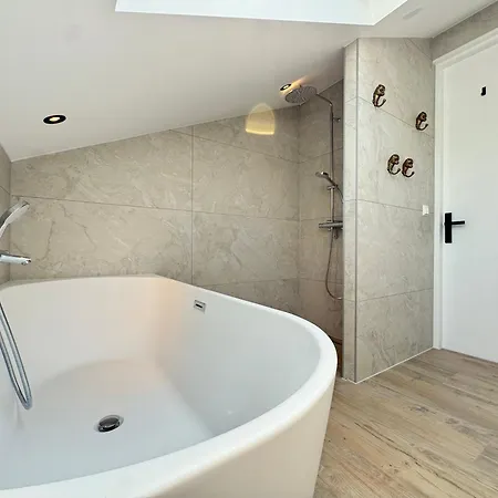 Loulou Beachhouse Feriehus
