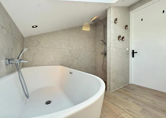 Loulou Beachhouse Feriehus